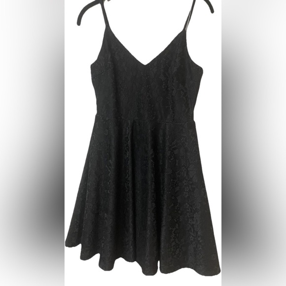 Lulu's Black Mini Dress Size Small Lined fit and flare, homecoming, formal - Picture 2 of 9